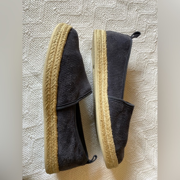 Clarks Navy Suede Slip-On Espadrilles Rubber Grip Sole Size 8 - Picture 3 of 10